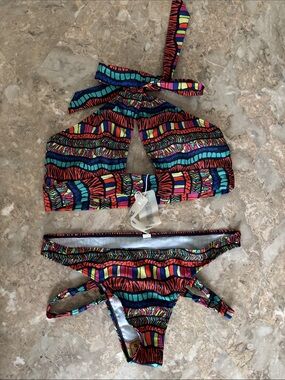 Multicolor Halter Bikini Set with Keyhole Front